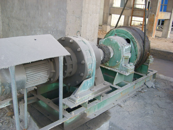 密閉小車專用卷揚機(jī).jpg